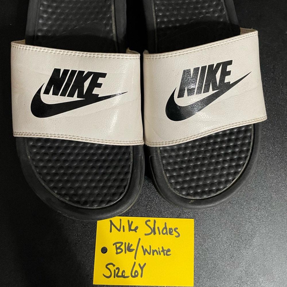 Nike 6y black and white slime